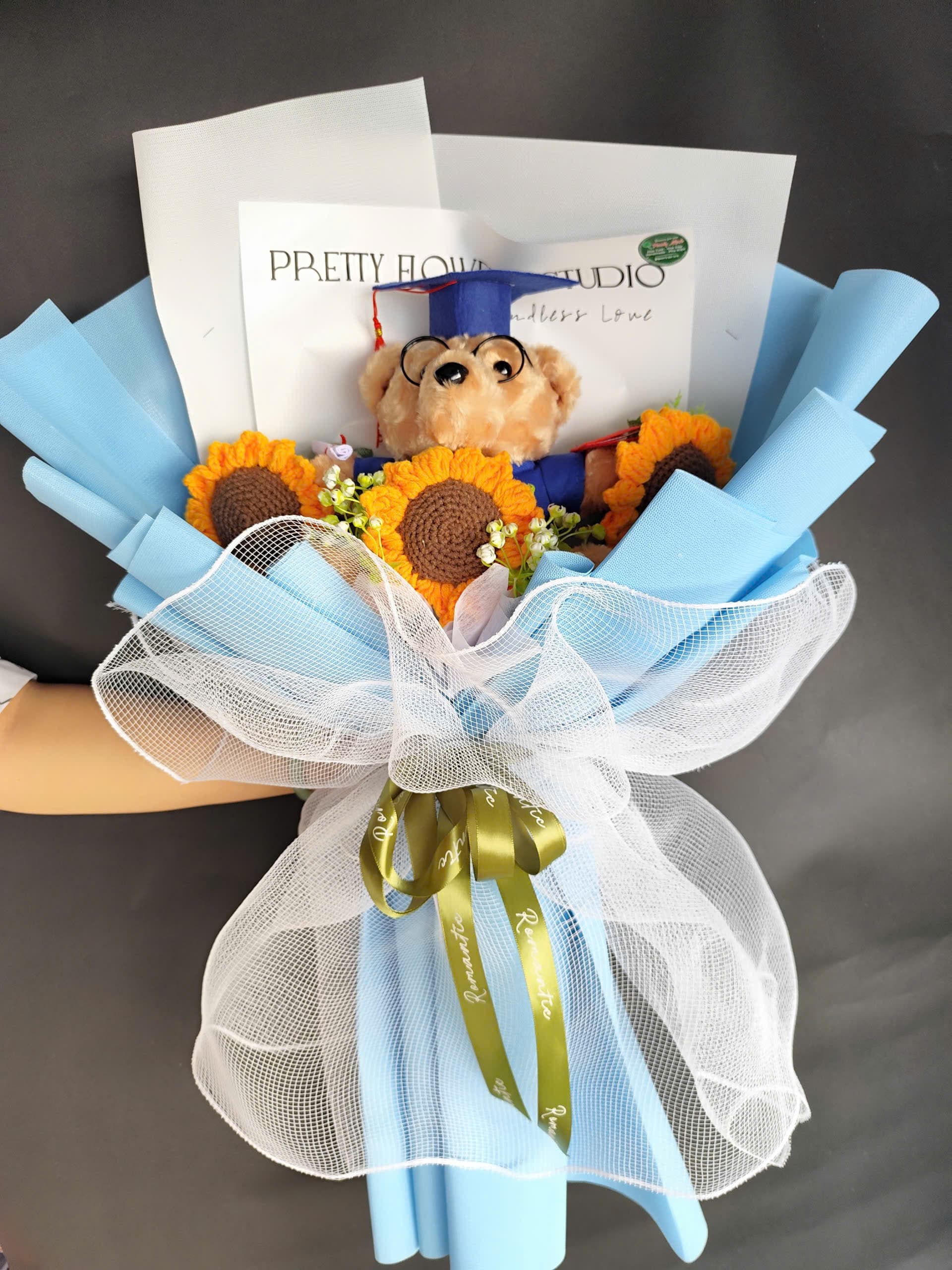 Hoa len tốt nghiệp 1